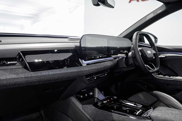 Used Audi Q6 e-tron 2025 for sale - 73602187: Photo 2