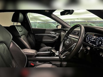 Used Audi e-tron 2021 for sale - 76410238: Photo