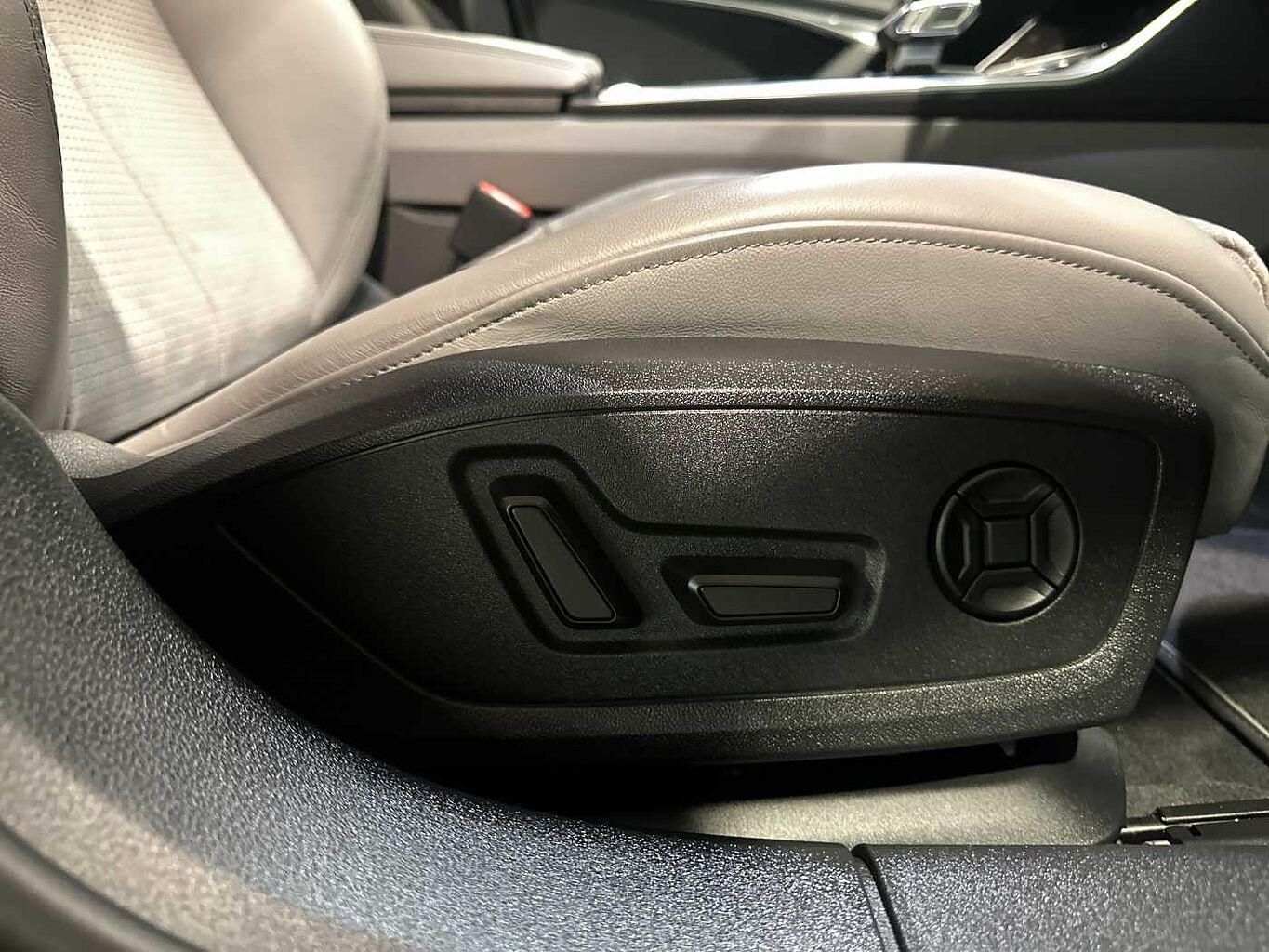 Used Audi A6 Saloon 2024 for sale - 76888305: Photo 17