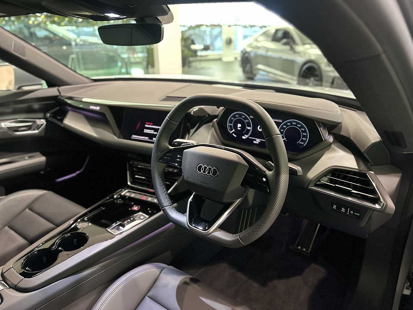 Used Audi e-tron 2025 for sale - 76800368: Photo 2