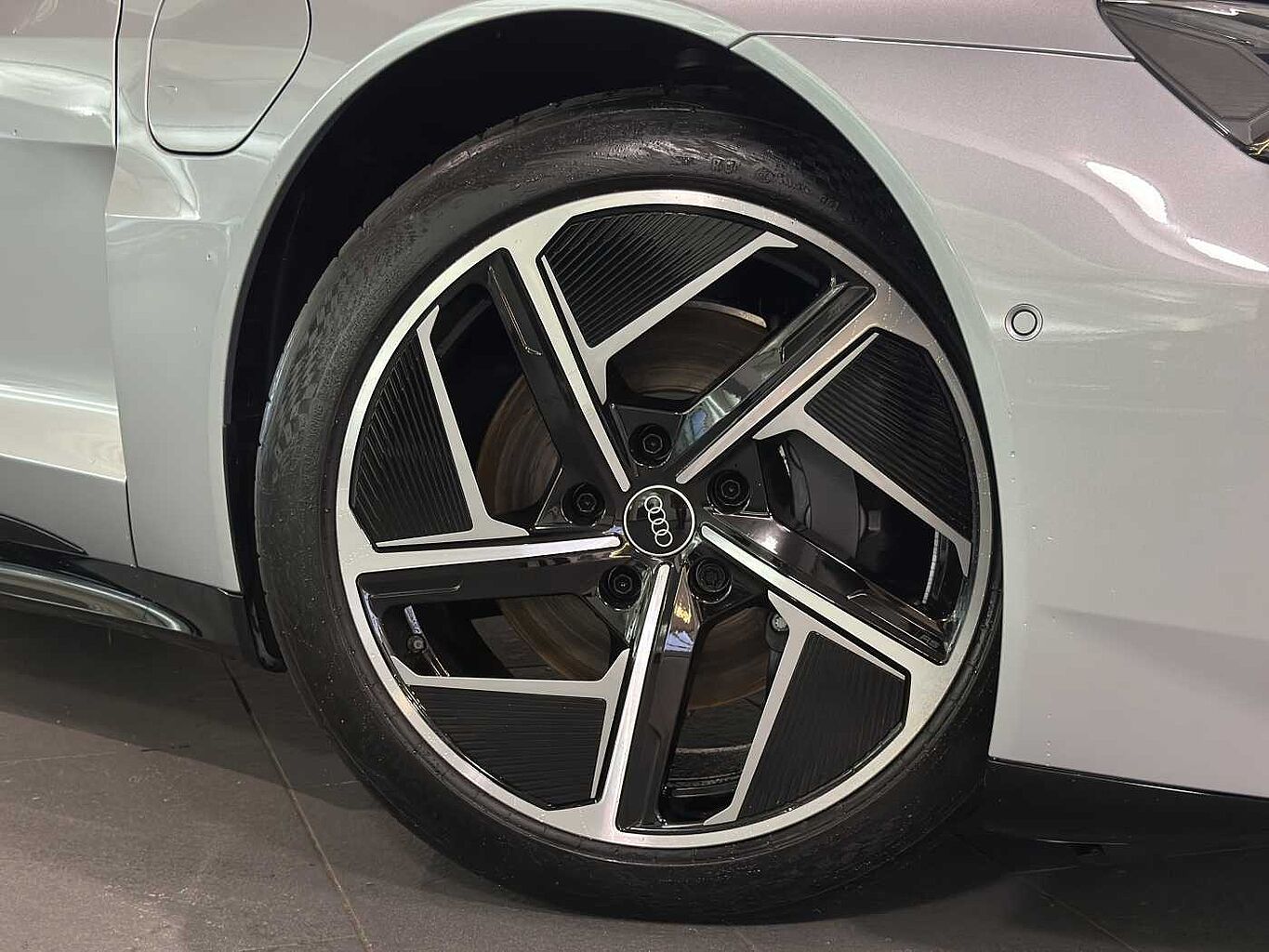 Used Audi e-tron 2025 for sale - 76800368: Photo 5