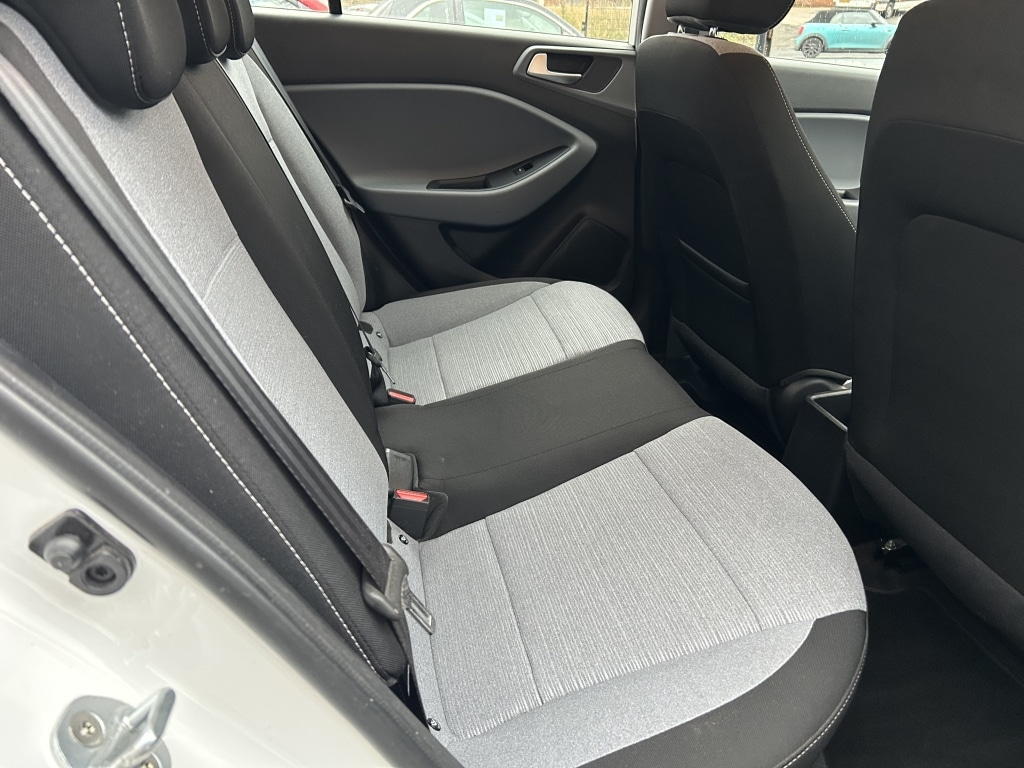 Used Hyundai i20 2017 for sale - 76983572: Photo 12