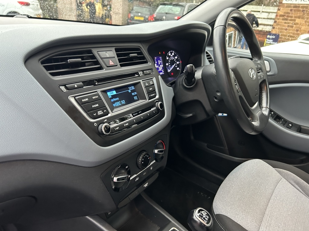 Used Hyundai i20 2017 for sale - 76983572: Photo 15