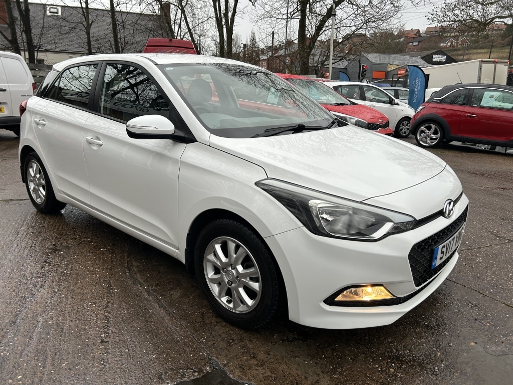 Used Hyundai i20 2017 for sale - 76983572: Photo 2