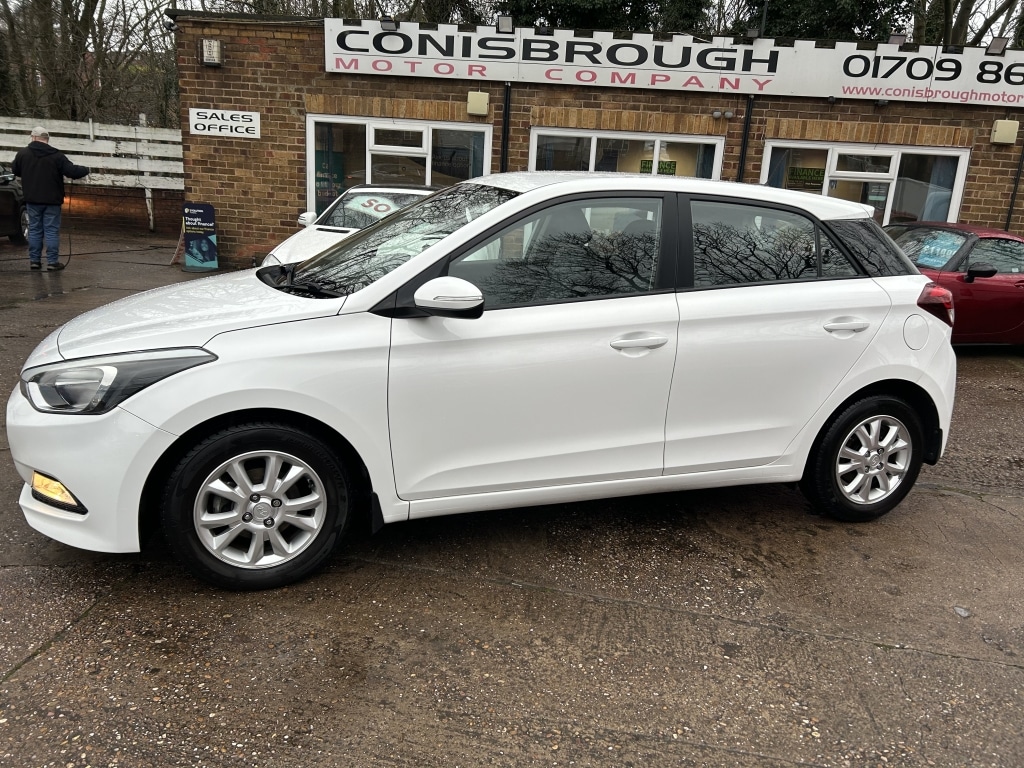 Used Hyundai i20 2017 for sale - 76983572: Photo 4