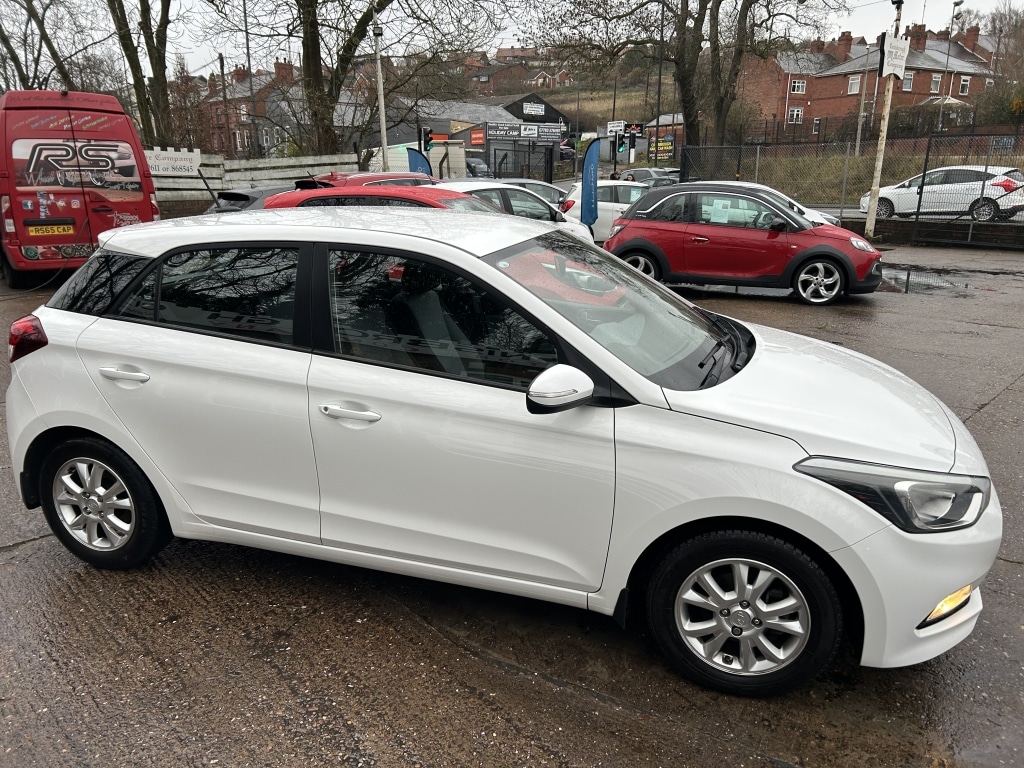 Used Hyundai i20 2017 for sale - 76983572: Photo 8