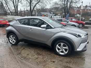 Used Toyota C-HR 2018 for sale - 77353010: Photo