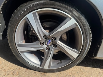 Used Volvo V60 2016 for sale - 79491059: Photo