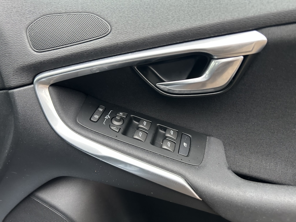 Used Volvo V40 2017 for sale - 77028297: Photo 12