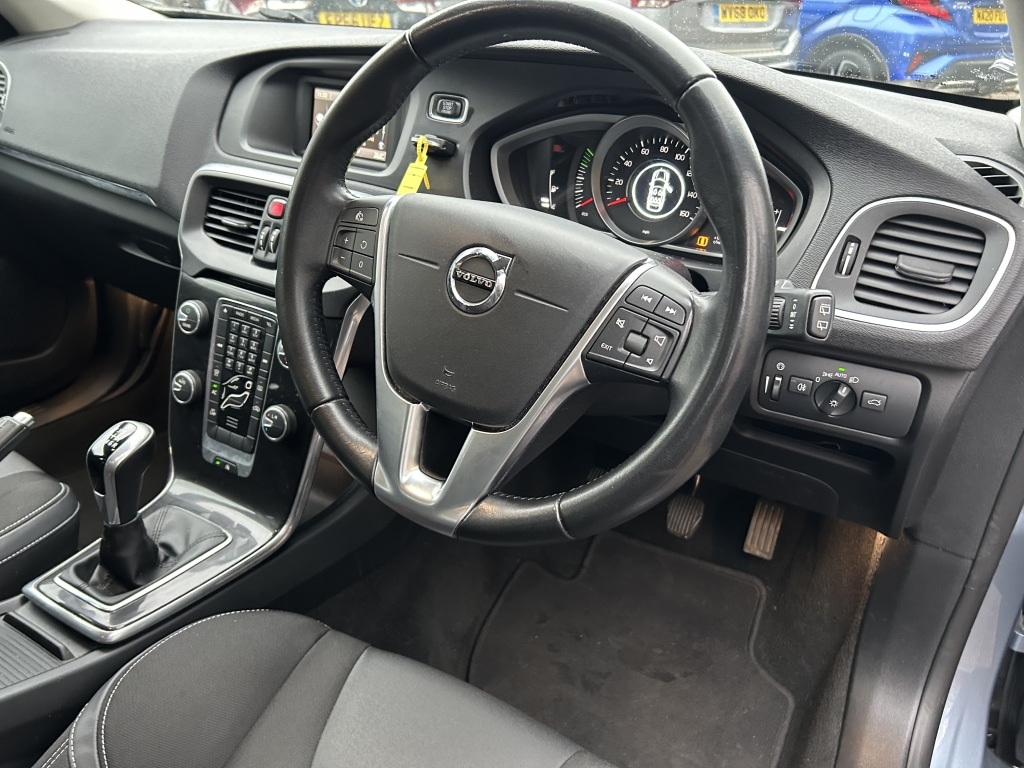 Used Volvo V40 2017 for sale - 77028297: Photo 9