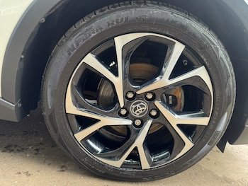 Used Toyota C-HR 2018 for sale - 79246746: Photo