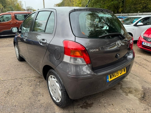Used Toyota Yaris 2009 for sale - 76383454: Photo 8