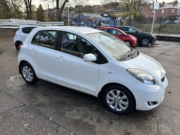 Used Toyota Yaris 2011 for sale - 76483175: Photo