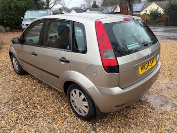 Used Ford Fiesta 2004 for sale - 77207237: Photo