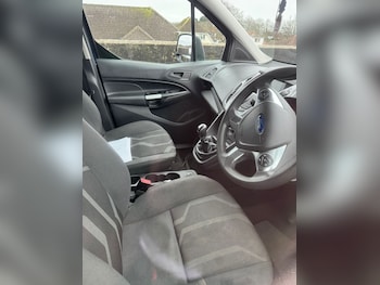 Used Ford Grand Tourneo Connect 2015 for sale - 77392365: Photo