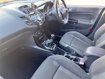 Used Ford Fiesta 2016 for sale - 76198740: Photo 2
