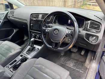 Used Volkswagen Golf 2018 for sale - 78965112: Photo