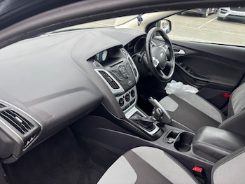 Used Ford Focus 2011 for sale - 76277044: Photo 2