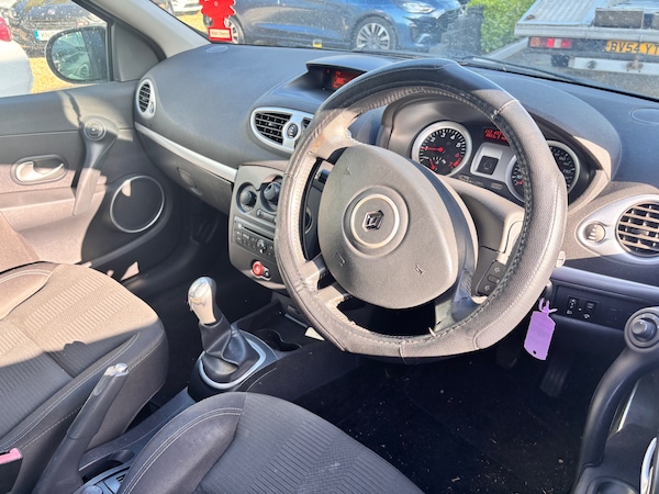 Used Renault Clio 2009 for sale - 76218861: Photo 6