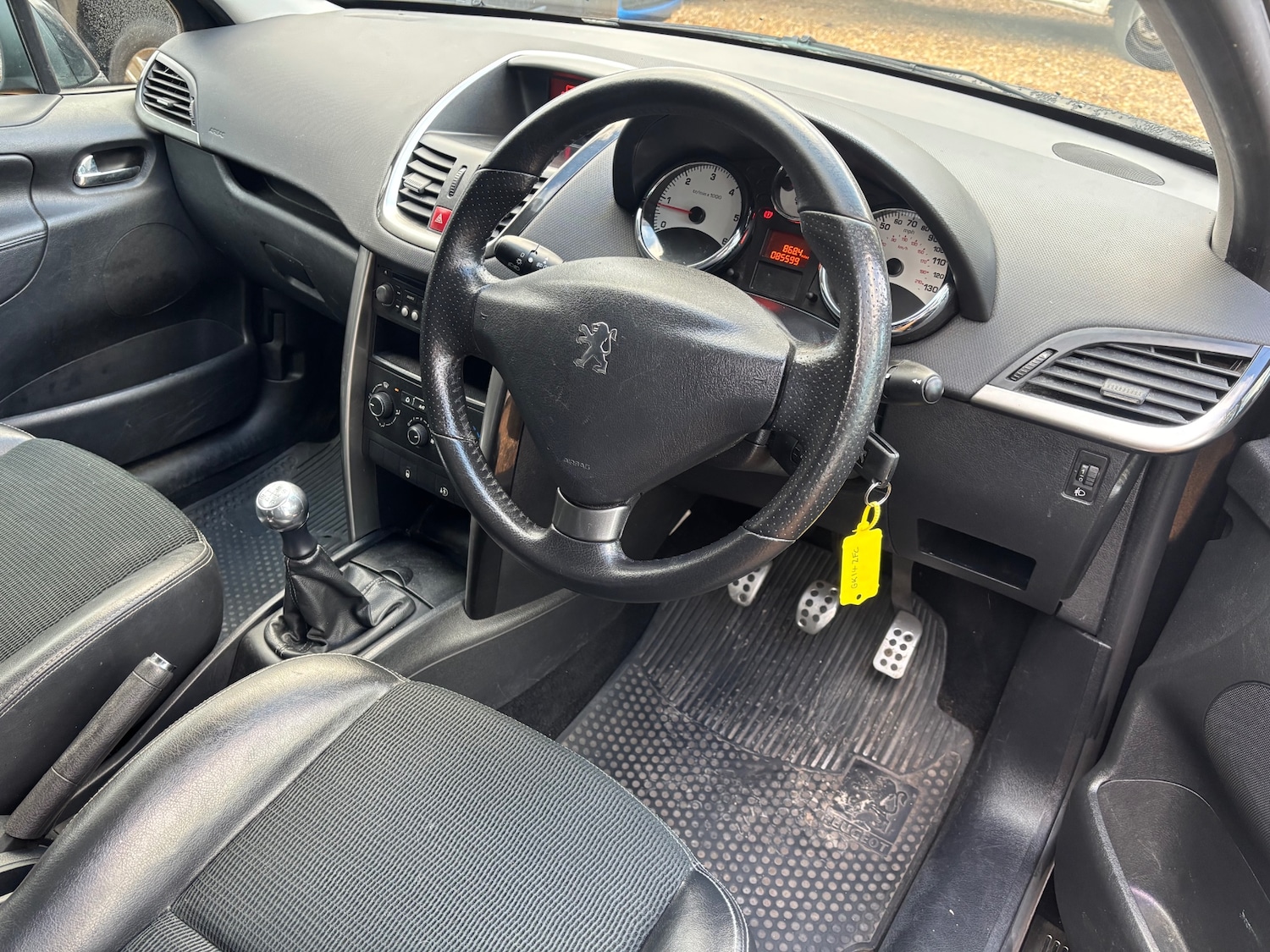 Used Peugeot 207 2011 for sale - 77363673: Photo 2