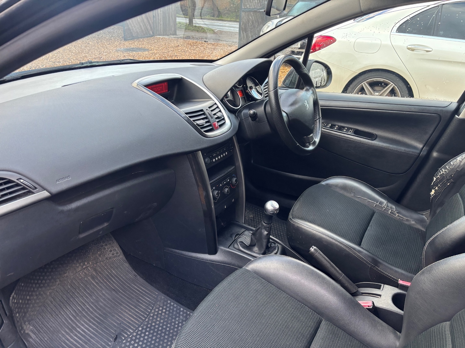 Used Peugeot 207 2011 for sale - 77363673: Photo 5