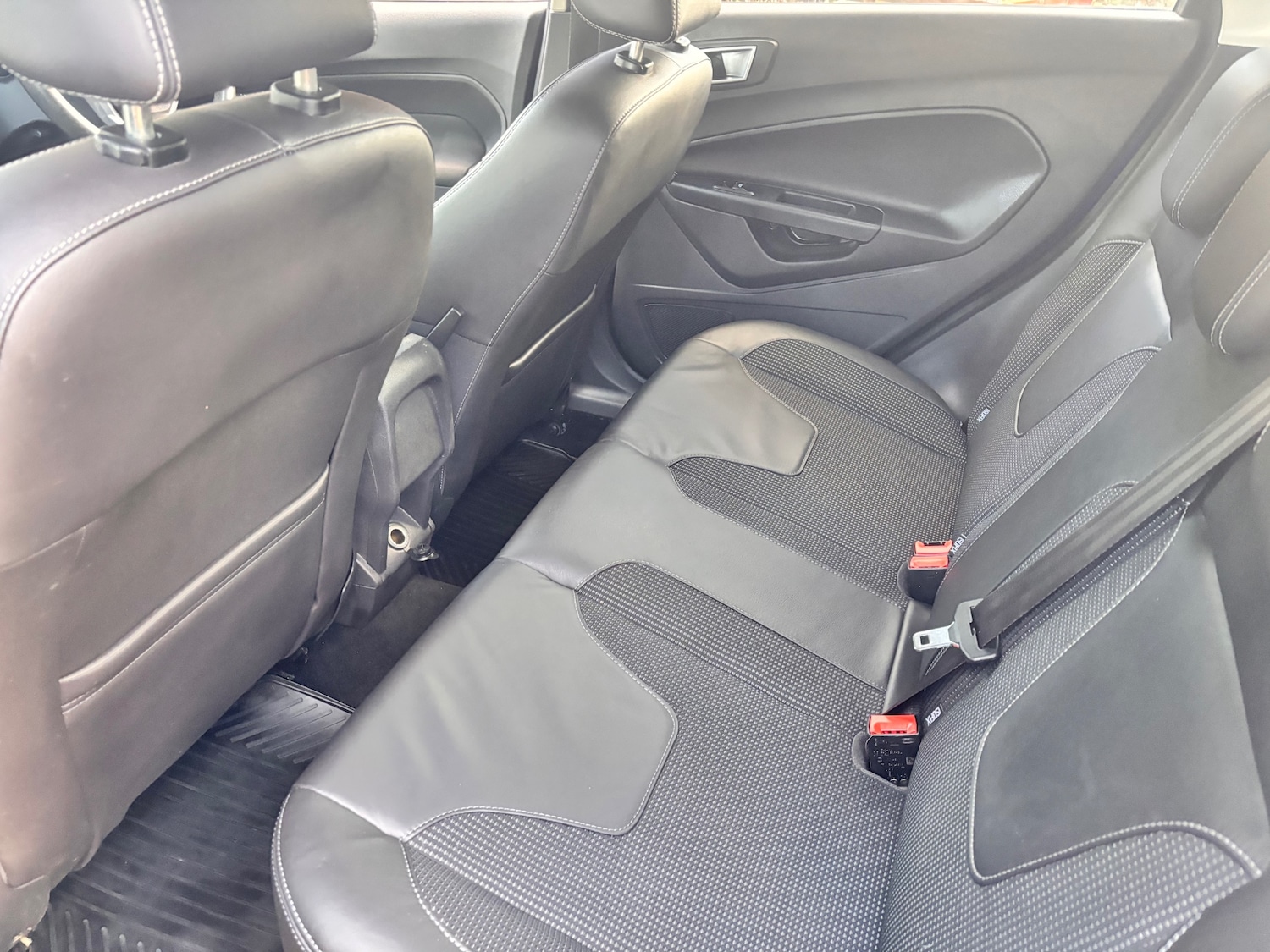 Used Ford Fiesta 2014 for sale - 76058245: Photo 3