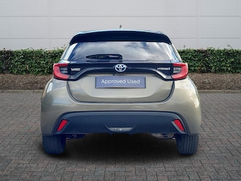 Used Toyota Yaris 2023 for sale - 77755068: Photo