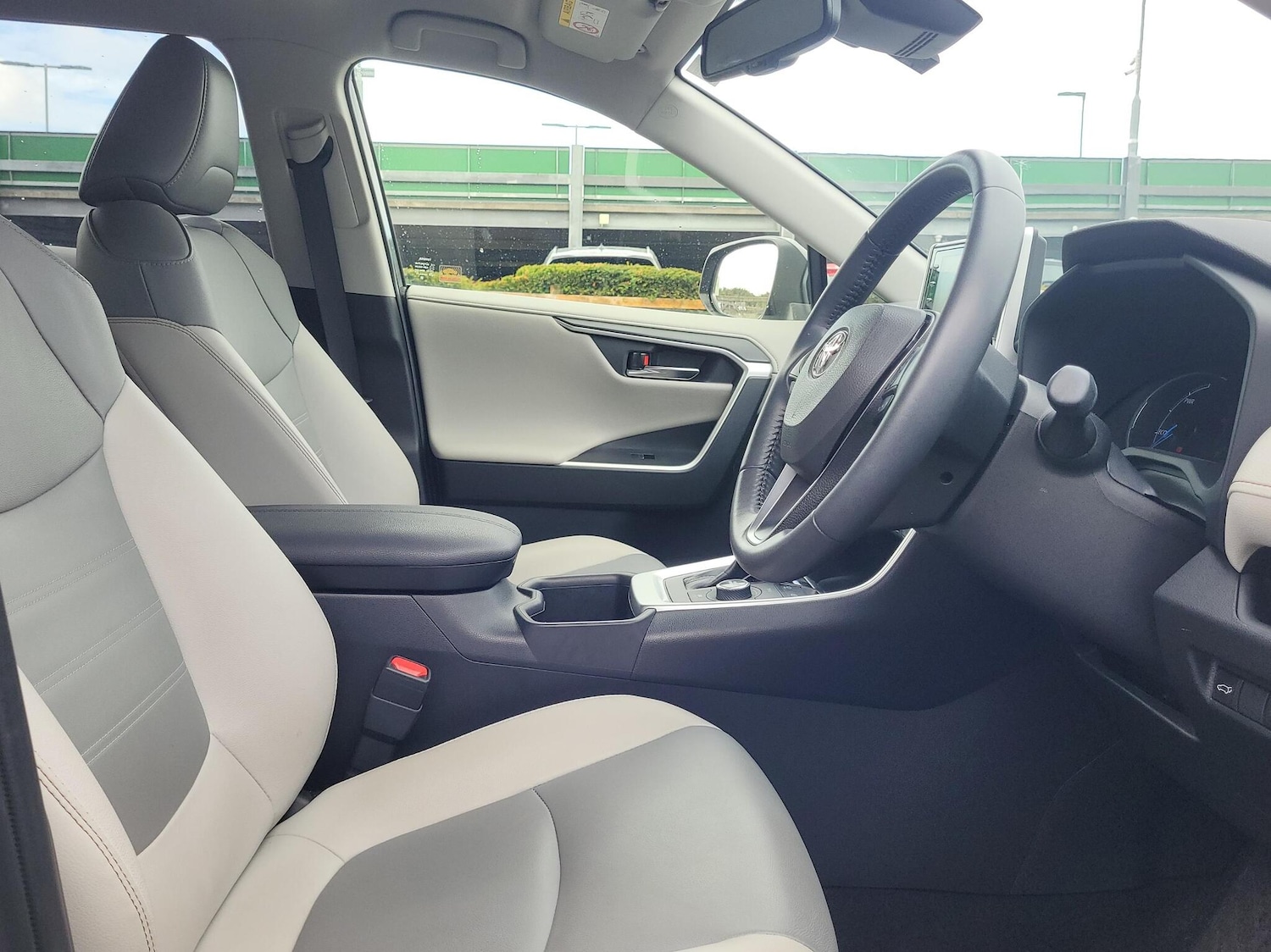 Used Toyota RAV4 2022 for sale - 76350467: Photo 11