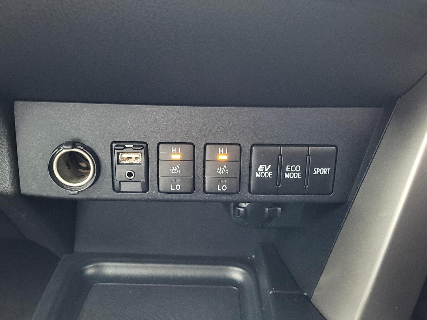 Used Toyota RAV4 2016 for sale - 76523263: Photo 21