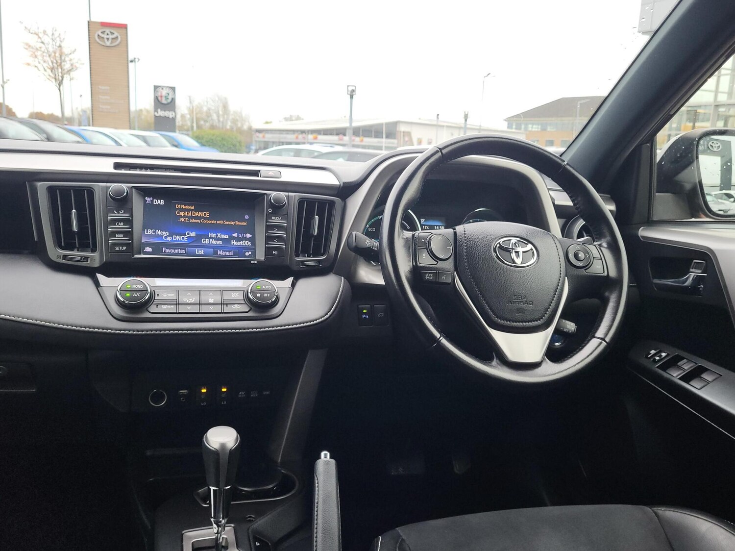 Used Toyota RAV4 2016 for sale - 76523263: Photo 8