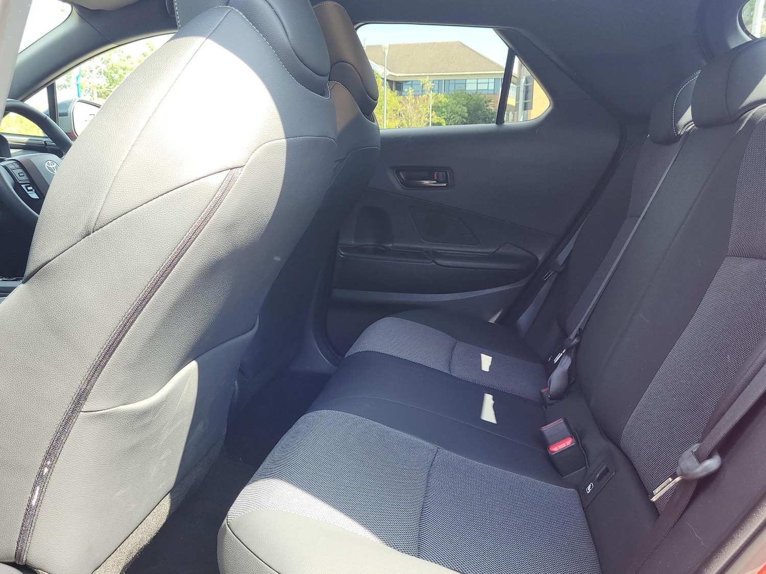 Used Toyota C-HR 2025 for sale - 76692761: Photo 12