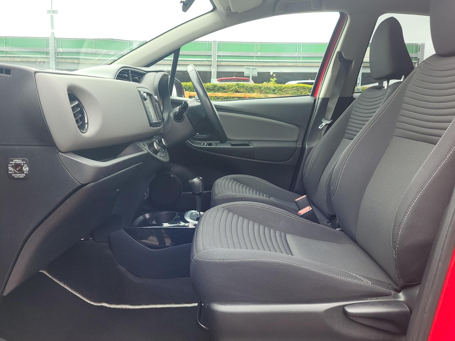 Used Toyota Yaris 2016 for sale - 76318678: Photo 10