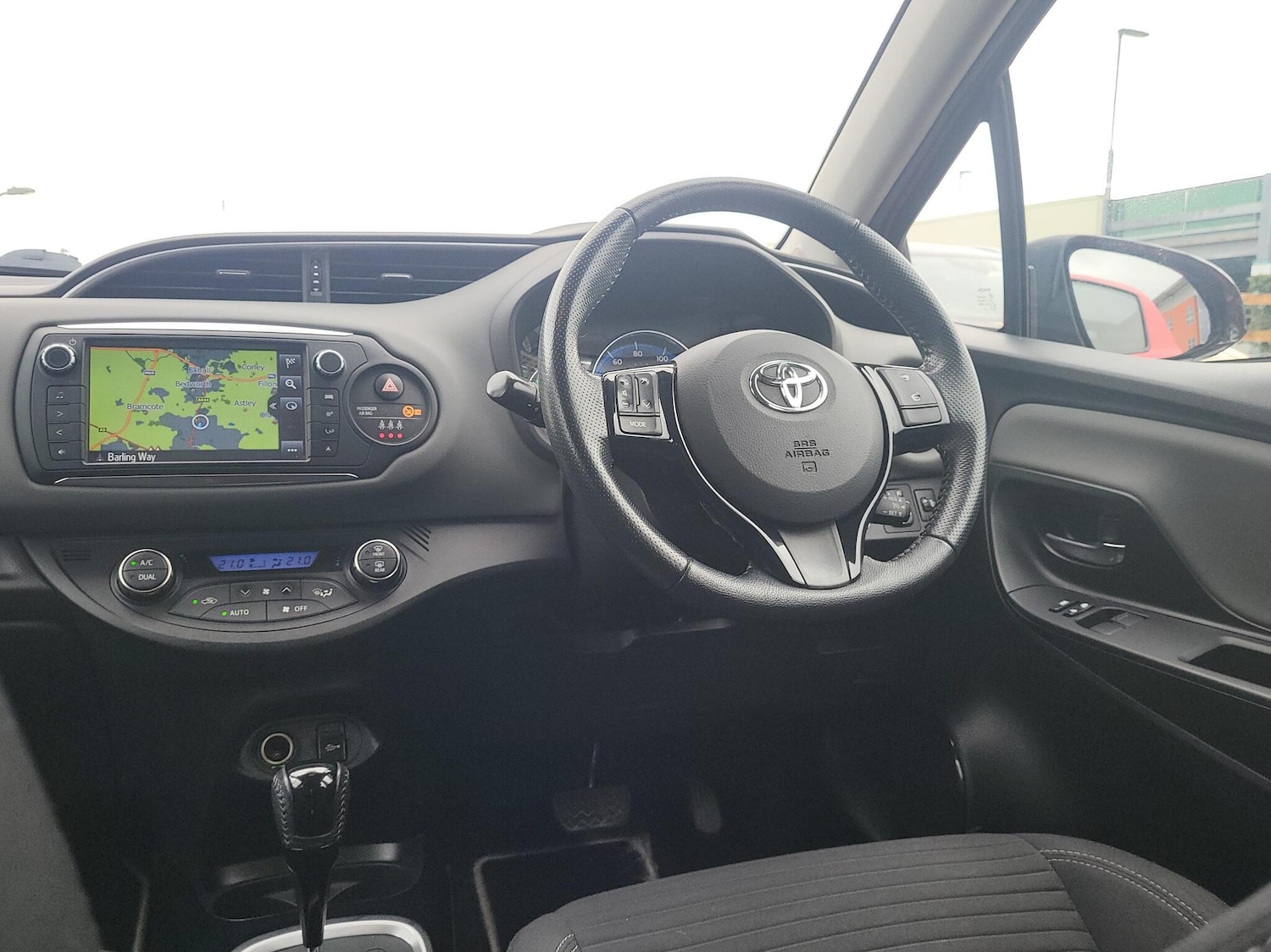 Used Toyota Yaris 2016 for sale - 76318678: Photo 8
