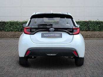 Used Toyota Yaris 2024 for sale - 79623125: Photo