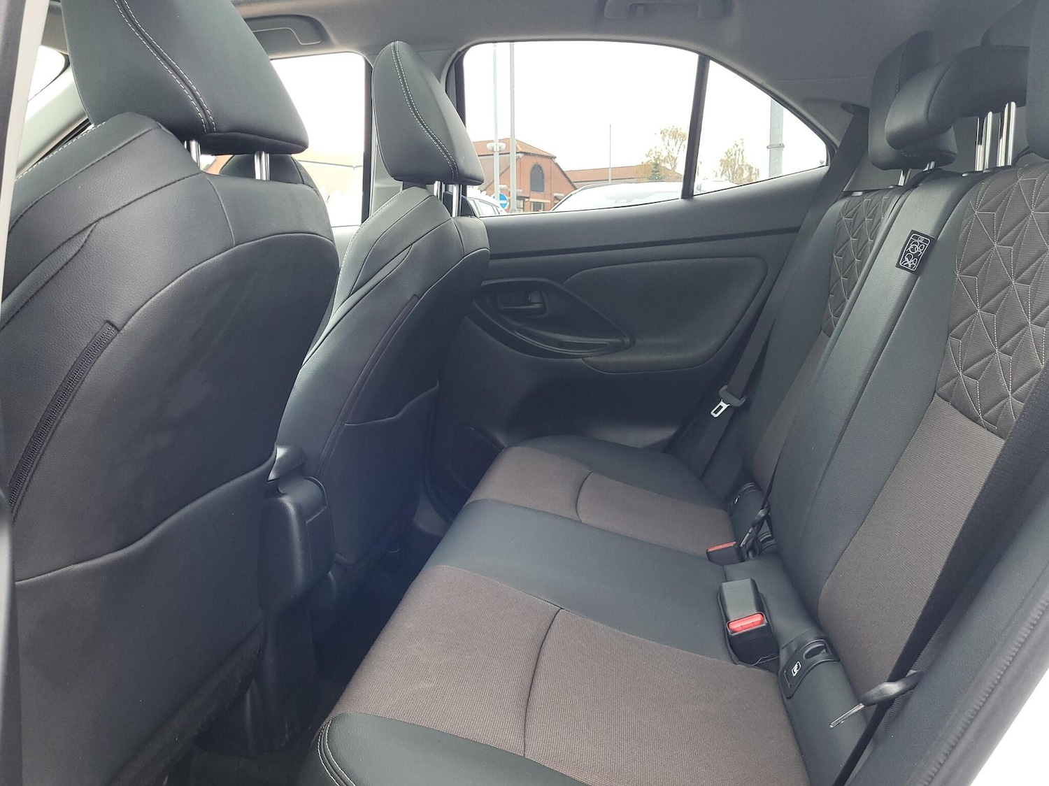 Used Toyota Yaris 2022 for sale - 77124631: Photo 12