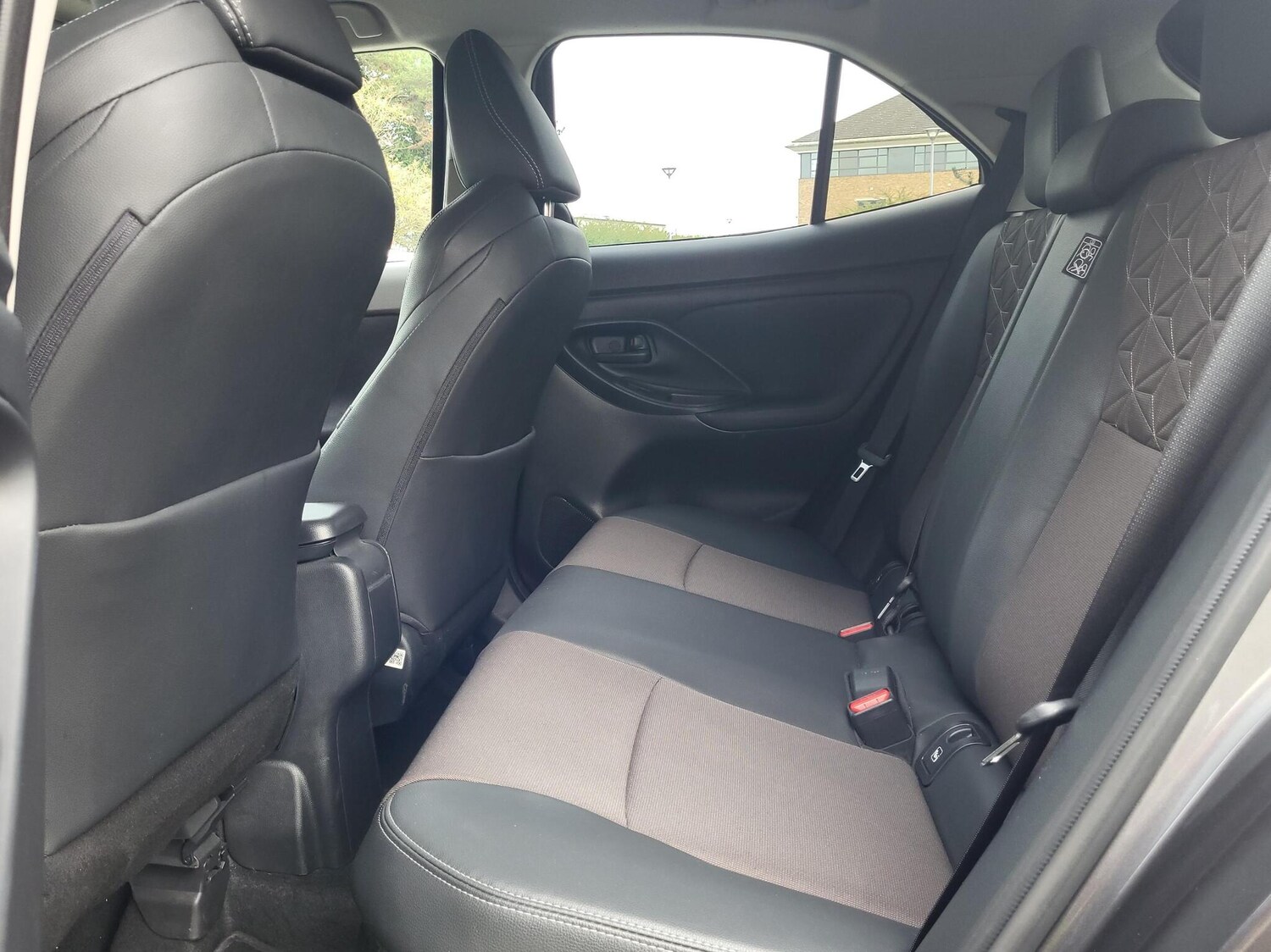 Used Toyota Yaris 2023 for sale - 75859636: Photo 12