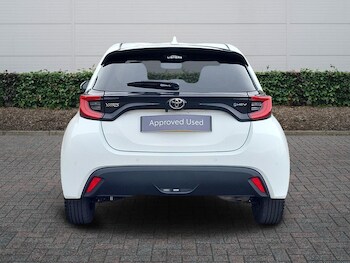 Used Toyota Yaris 2024 for sale - 77627048: Photo