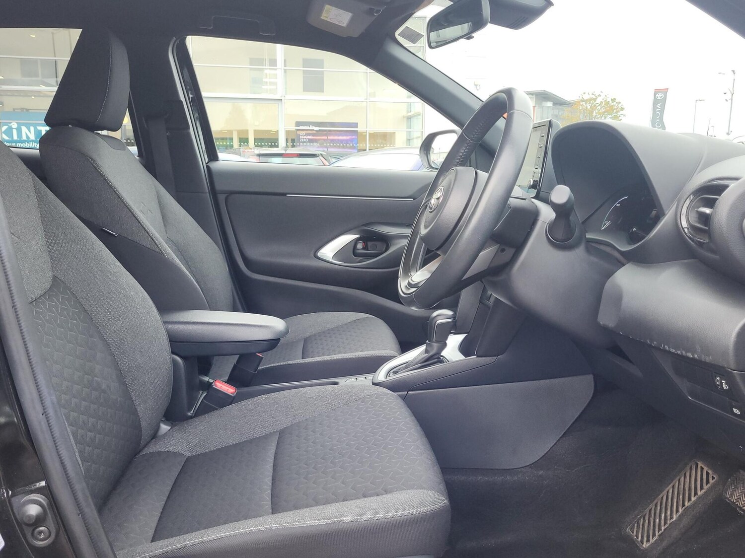 Used Toyota Yaris 2024 for sale - 76359742: Photo 11