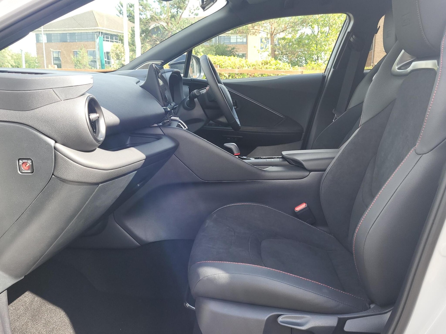 Used Toyota C-HR 2025 for sale - 76241230: Photo 10