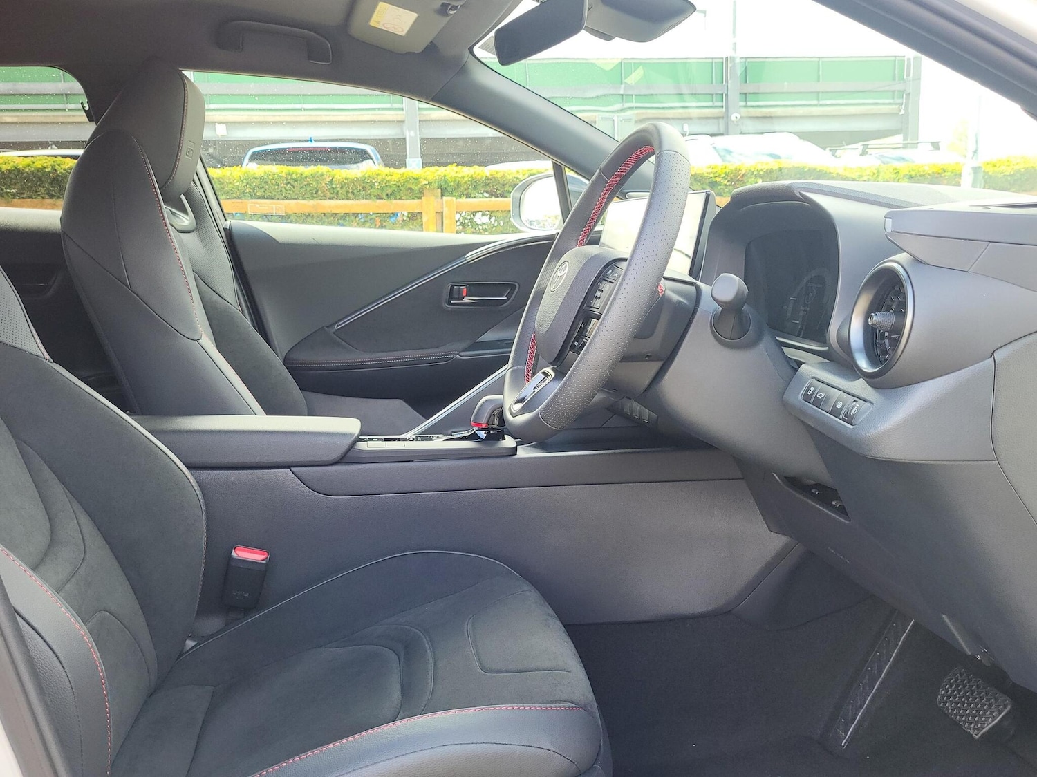 Used Toyota C-HR 2025 for sale - 76241230: Photo 11