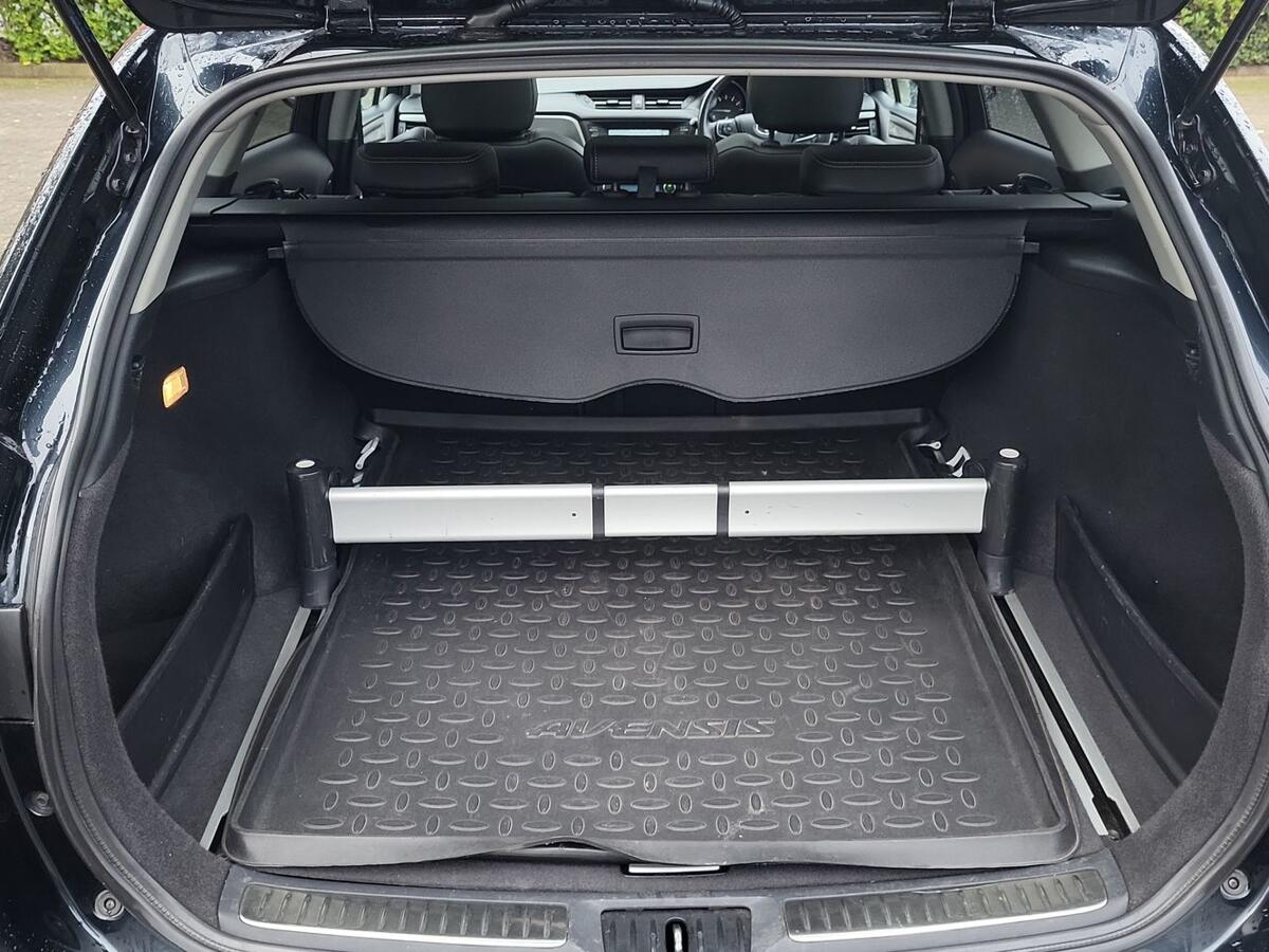 Used Toyota Avensis 2017 for sale - 77307077: Photo 10