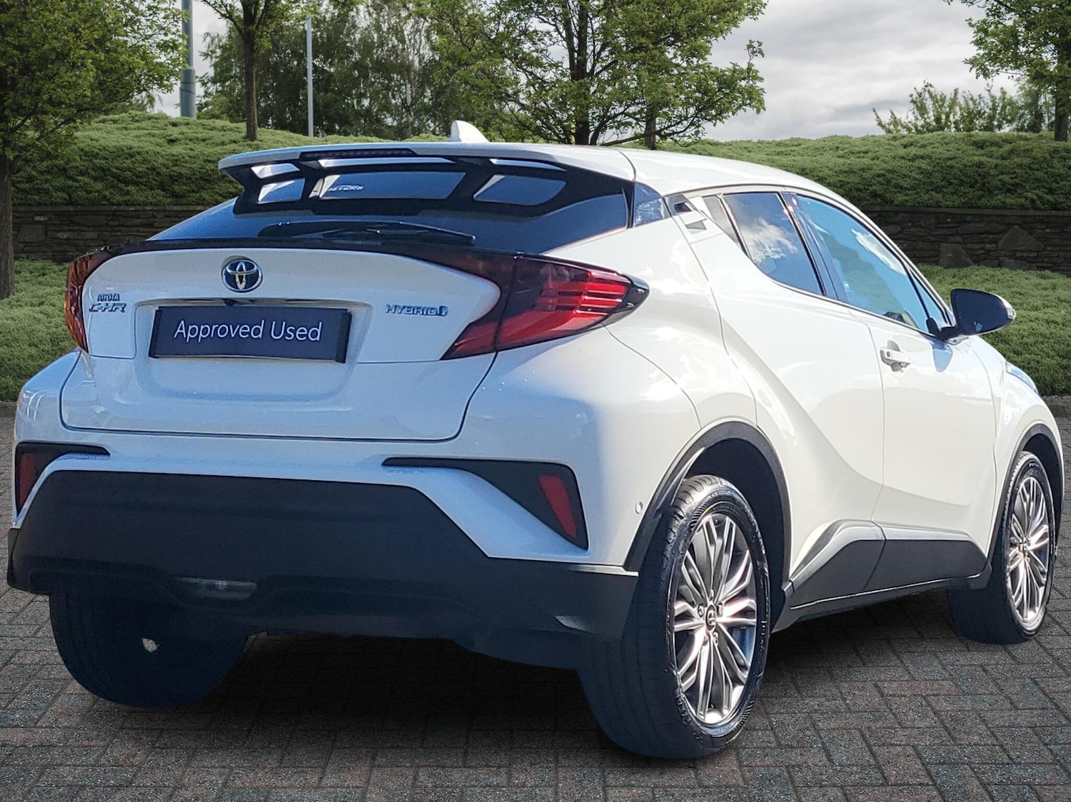 Used Toyota C-HR 2023 for sale - 76551799: Photo 2