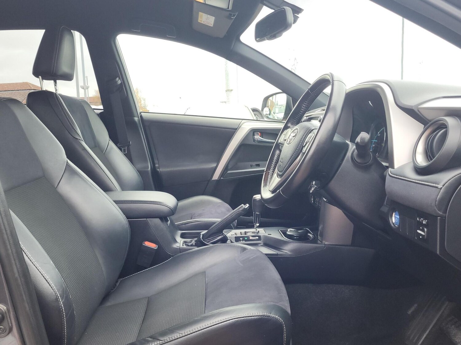 Used Toyota RAV4 2016 for sale - 77539408: Photo 11