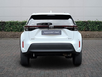 Used Toyota Yaris 2024 for sale - 79077151: Photo