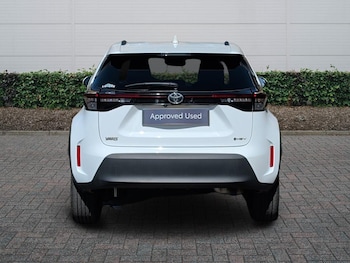 Used Toyota Yaris 2024 for sale - 79050736: Photo
