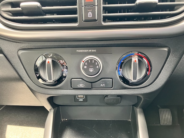 Used Hyundai i10 2020 for sale - 75354800: Photo 21