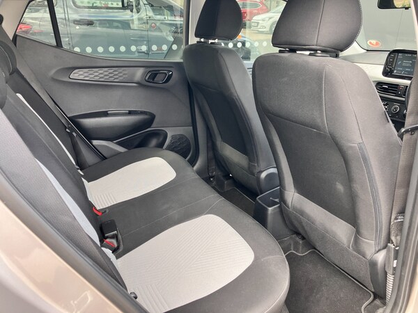 Used Hyundai i10 2020 for sale - 75354800: Photo 42