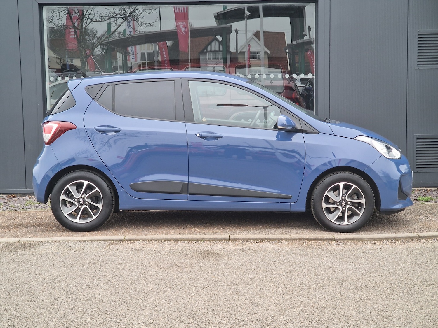 Used Hyundai i10 2017 for sale - 77075647: Photo 12