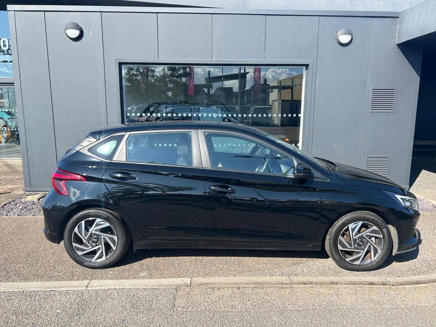 2025 Hyundai i20 1.0T GDi Advance 5dr Hatchback Petrol Manual - Picture 5 of 24