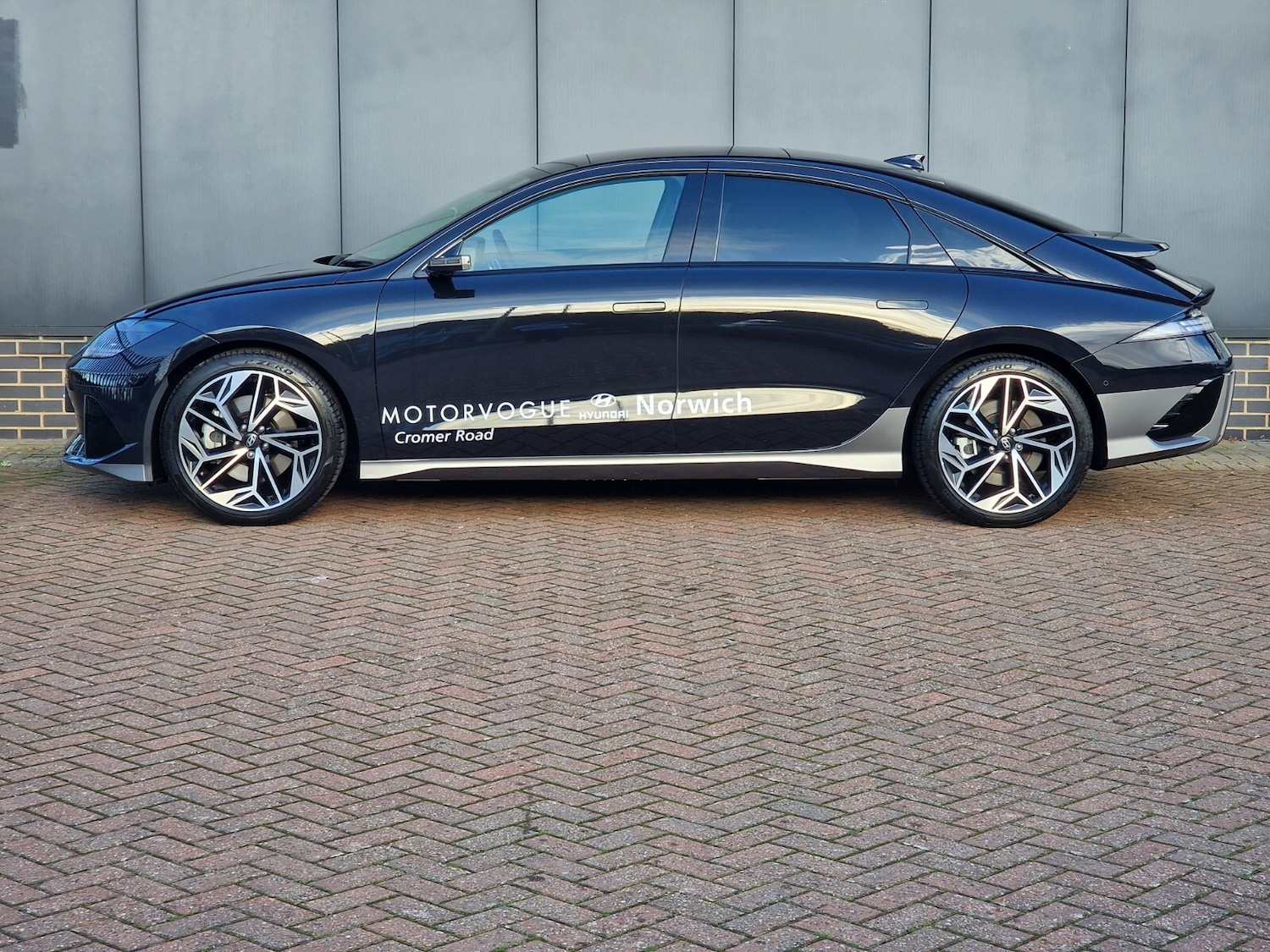 Used Hyundai IONIQ 6 2025 for sale - 76400688: Photo 4